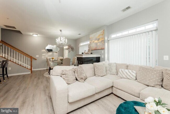 Building Photo - 13949 Hollow Wind Way