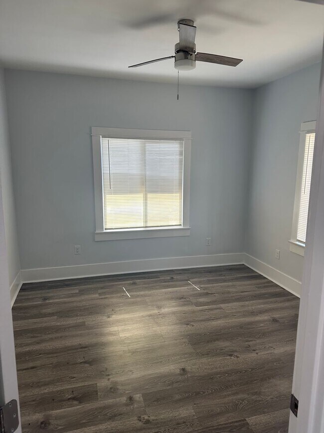 Building Photo - Beautifully Remodeled 4-Bedroom, 2-Bathroom Single-Family Home