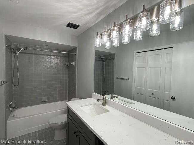 Building Photo - 6635 Bellows Ct