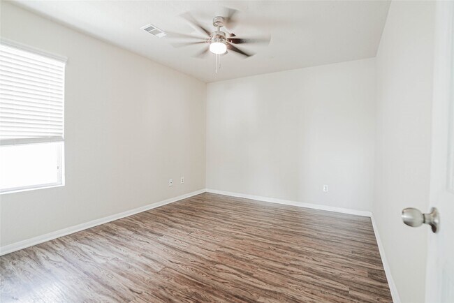 Building Photo - 3050 Thicket Path Way