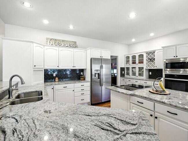 Building Photo - 18370 Lazy Summer Way