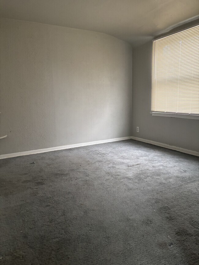 Building Photo - 19639 Moross Rd