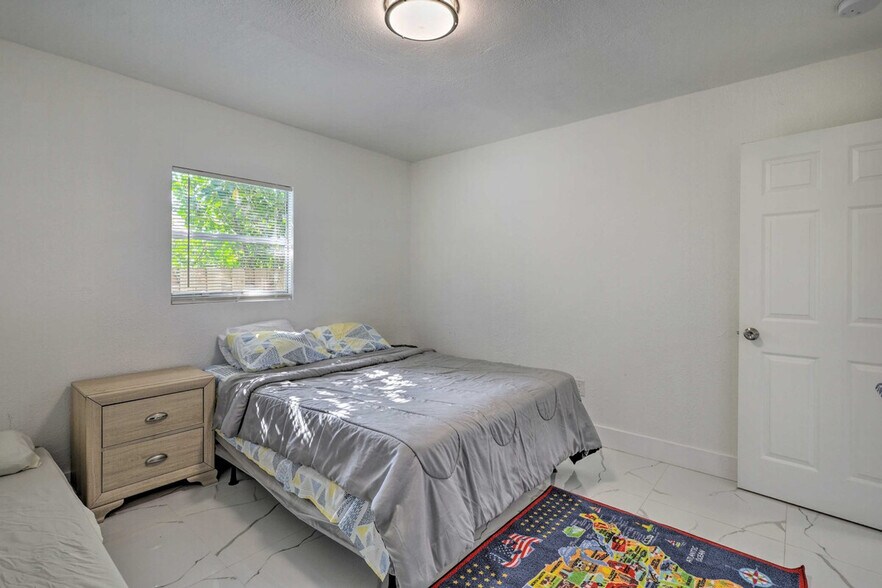 Building Photo - 846 NW 111th St