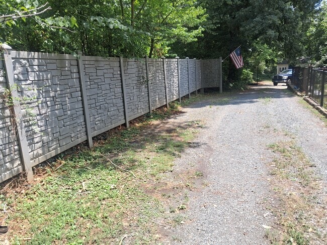 Building Photo - 254 Peaceful Hollow Rd