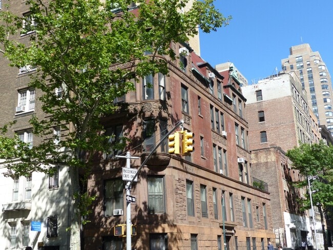 Building Photo - Super Sunny 1 BD, Panoramic Windows, Gut Renovated Granite Kitchen & Fabulous UWS Location!