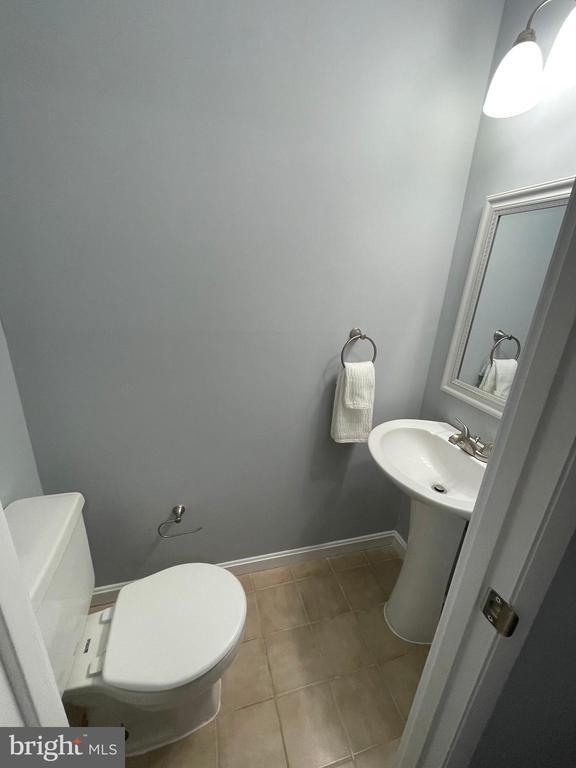 Building Photo - 1928 Rainbow Ct