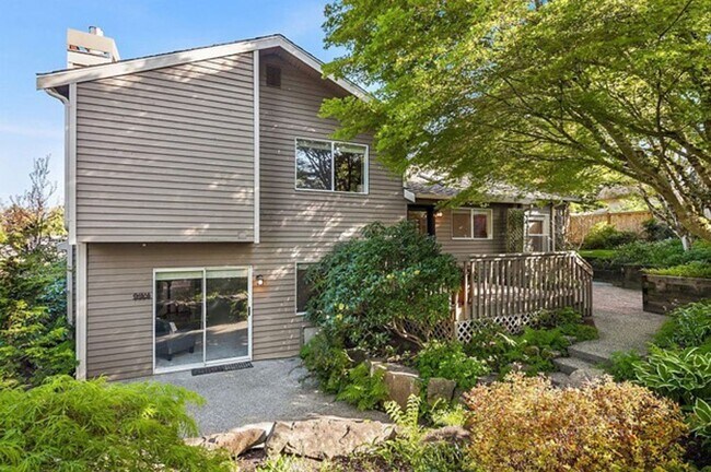 Building Photo - Exceptional home on a quiet cul-de-sac in ...