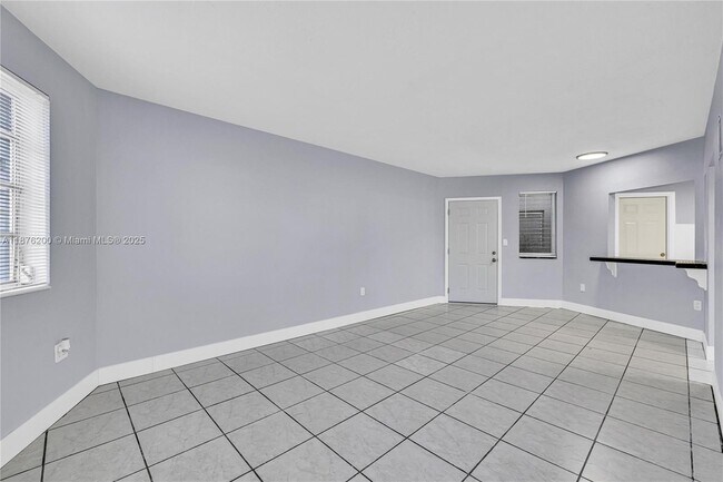 Building Photo - 1659 NE Miami Gardens Dr