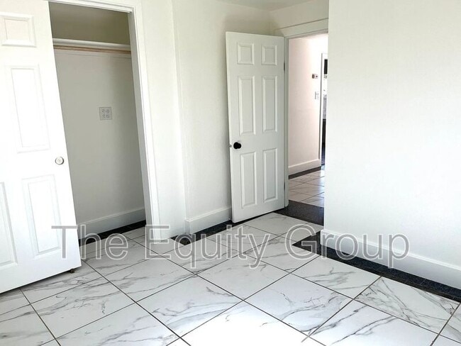 Building Photo - 303 Riverside Dr