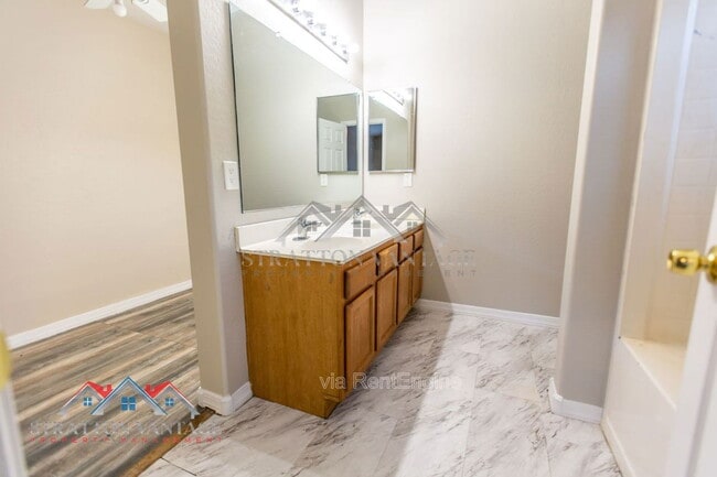 Building Photo - 6714 E Flynn Ave