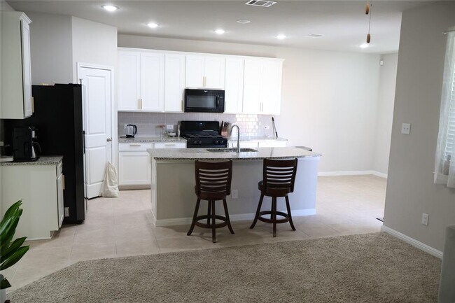 Building Photo - 11500 Maple Leaf Way