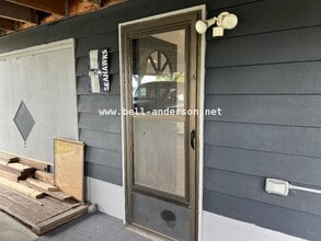 Building Photo - Ready to Move In, Mother-in-law Unit!