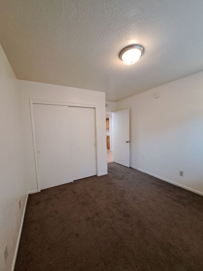 Building Photo - Charming Fresno Home with Beautiful Curb Appeal!