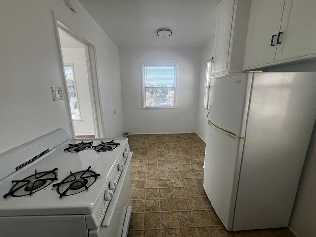 Building Photo - 5279 E The Toledo-Apt 5