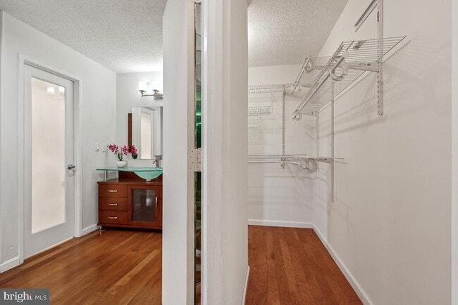 Building Photo - 5904 Mt Eagle Dr