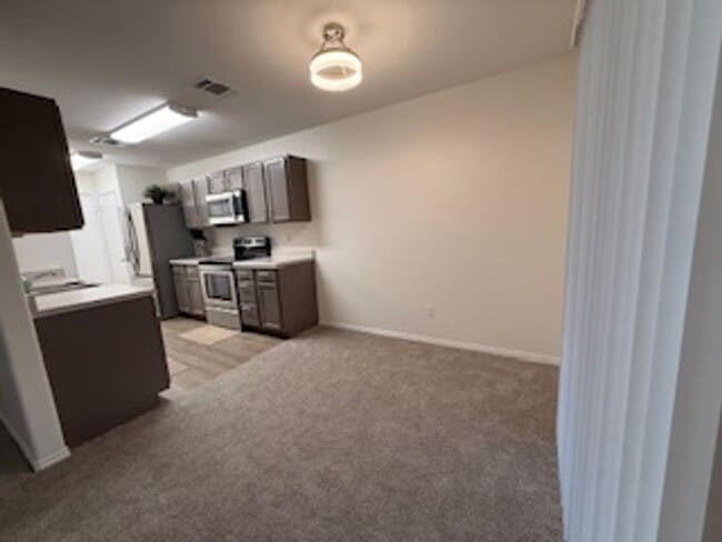 Building Photo - Gated Community Near Medical Center