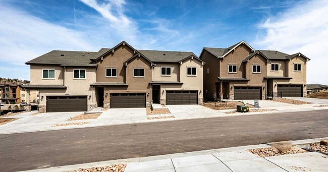 Building Photo - End Unit Townhome in Mountain Shadows near...