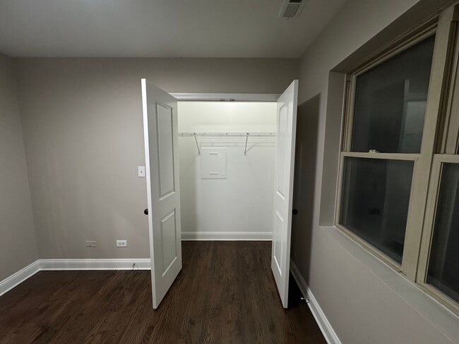 Building Photo - Stunning gut-renovated 3-bedroom, 2-bath condo in South Shore