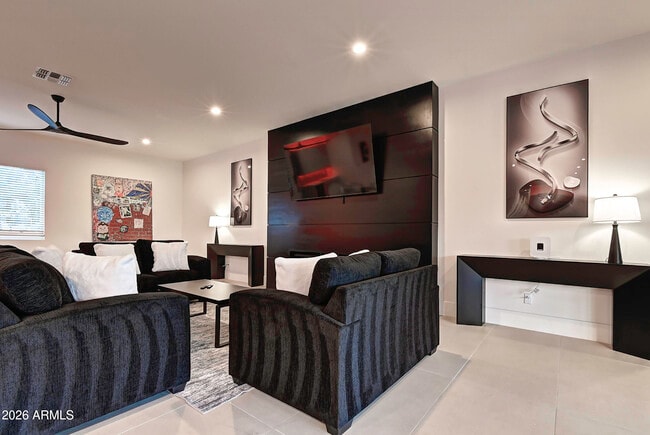 Building Photo - 6401 E Larkspur Dr