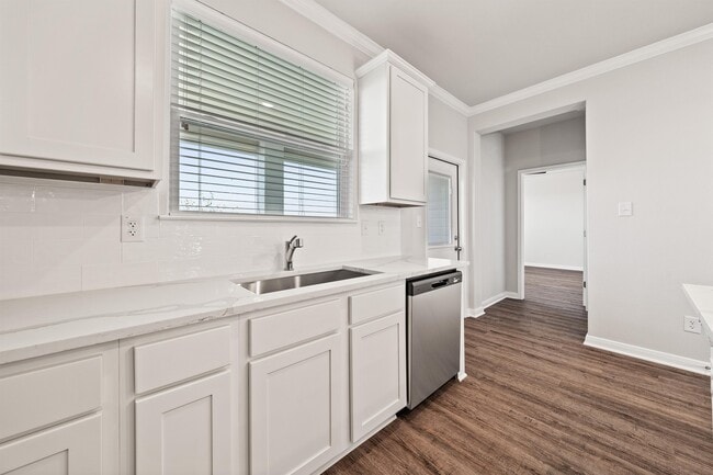 Building Photo - 604 La Parra Bend