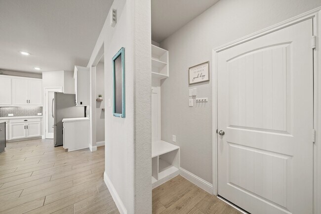 Building Photo - 1735 Harvest Lake Dr