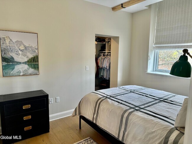 Building Photo - 77 Van Dam St