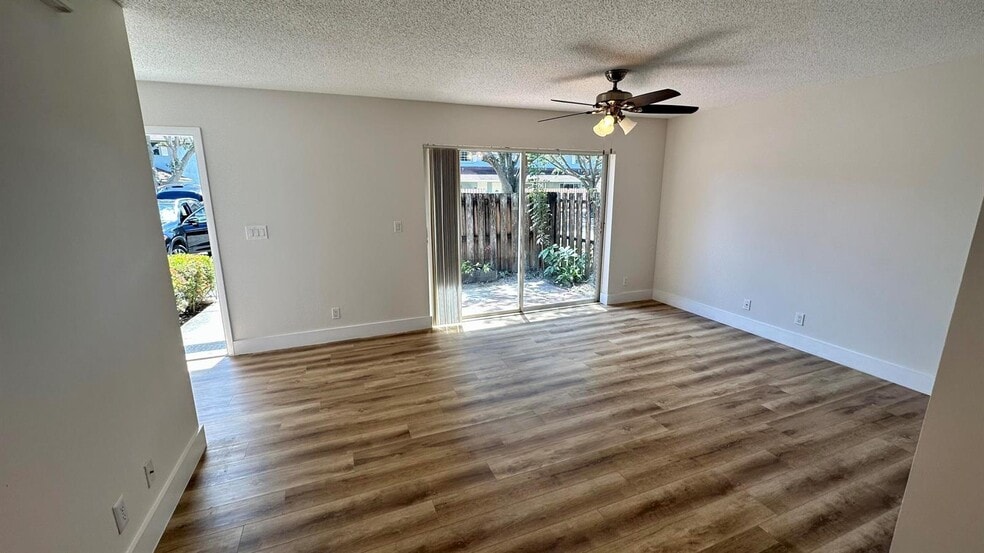 Building Photo - 1631 Cypress Way E