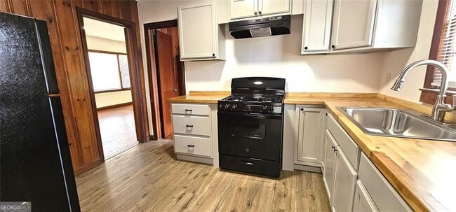 Building Photo - 320 Adair St