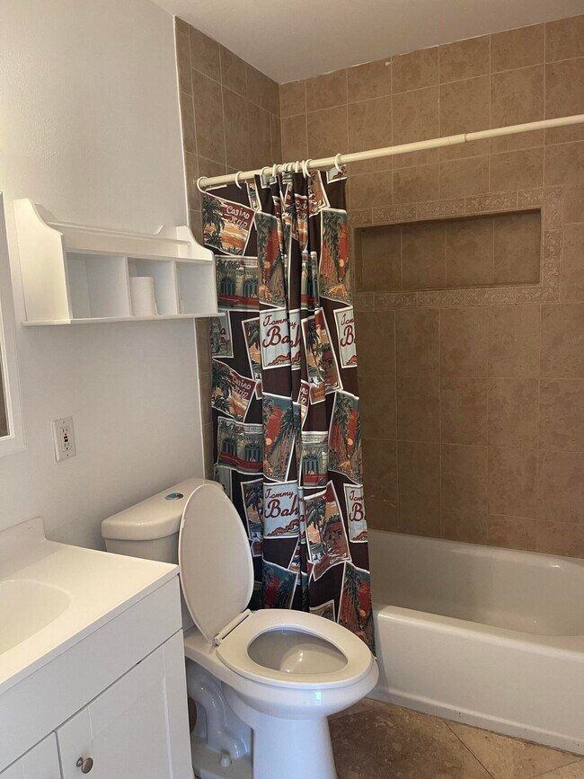 Building Photo - 927 W Royal Palm Rd