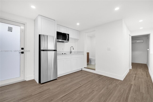 Building Photo - 4701 SW 104th Ct