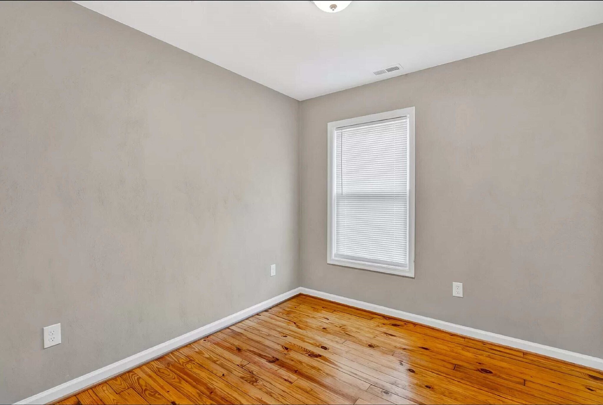 Building Photo - 1423 Varnell Ave NE