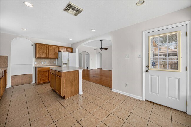 Building Photo - 12807 Canyon Echo Dr