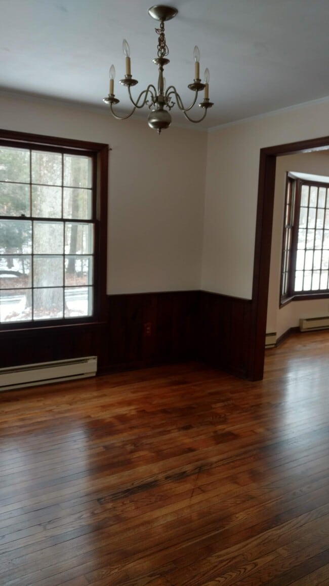 Building Photo - 631 Litchfield Tpke