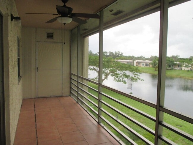 Building Photo - 154 Lake Meryl Dr