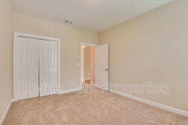 Building Photo - 1661 Jamestown Ave