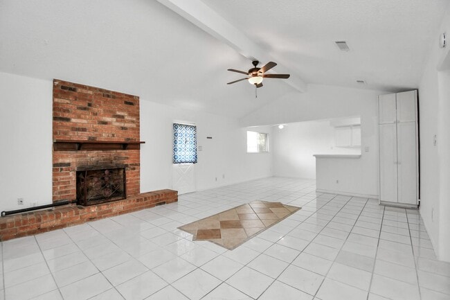 Building Photo - 530 Westshire Dr