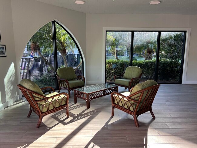 Building Photo - 1629 Riverview Rd