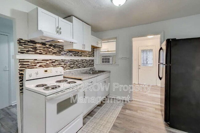 Building Photo - 2219 Hovey St