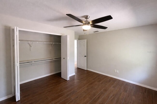 Building Photo - 9313 Palm Tree Dr