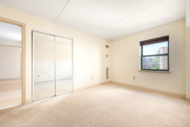 Building Photo - 108 Peterborough St