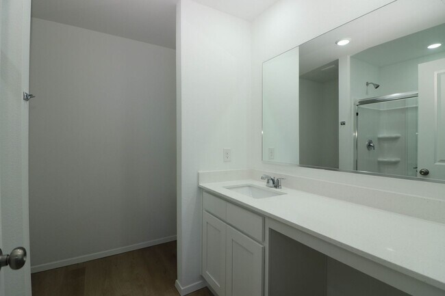Building Photo - 3126 S 15th Pl