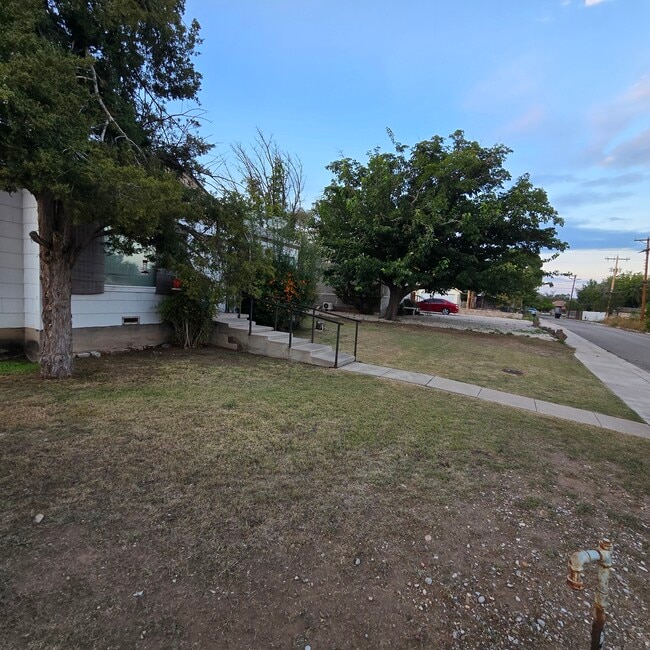 Building Photo - 3 Hillcrest St