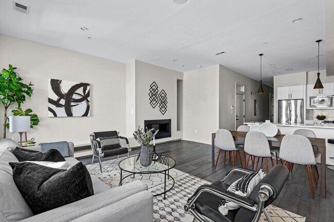 Building Photo - Beautiful 2 bed 2 bath plus den- Parking!!...
