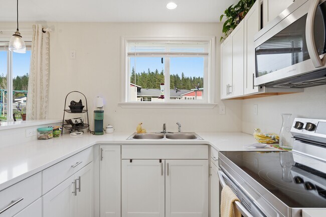 Building Photo - 21913 N Meadowview Dr