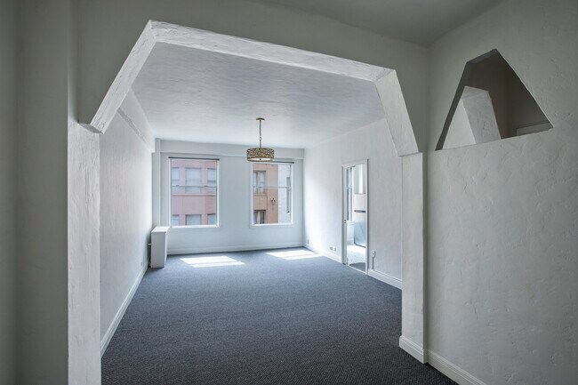 Building Photo - 631 Ofarrell St