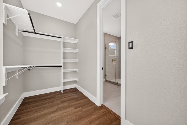 Building Photo - 703 Carol Lynn Dr