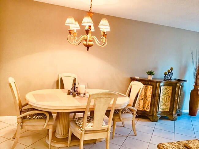 Building Photo - 4008 Cornwall A