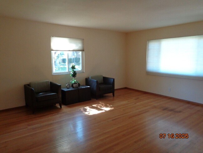 Building Photo - 297 Juniper St