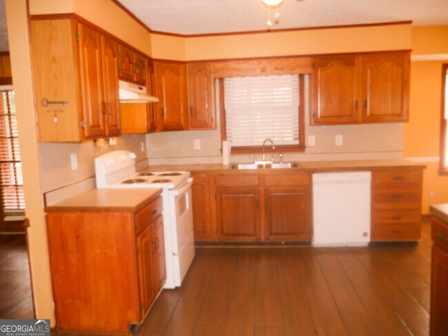 Building Photo - 6451 Edenfield Dr