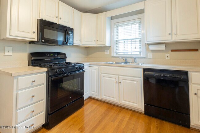 Building Photo - 3725 Warner Ave